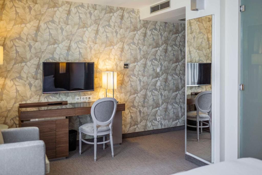 Family Room room - Image 1
