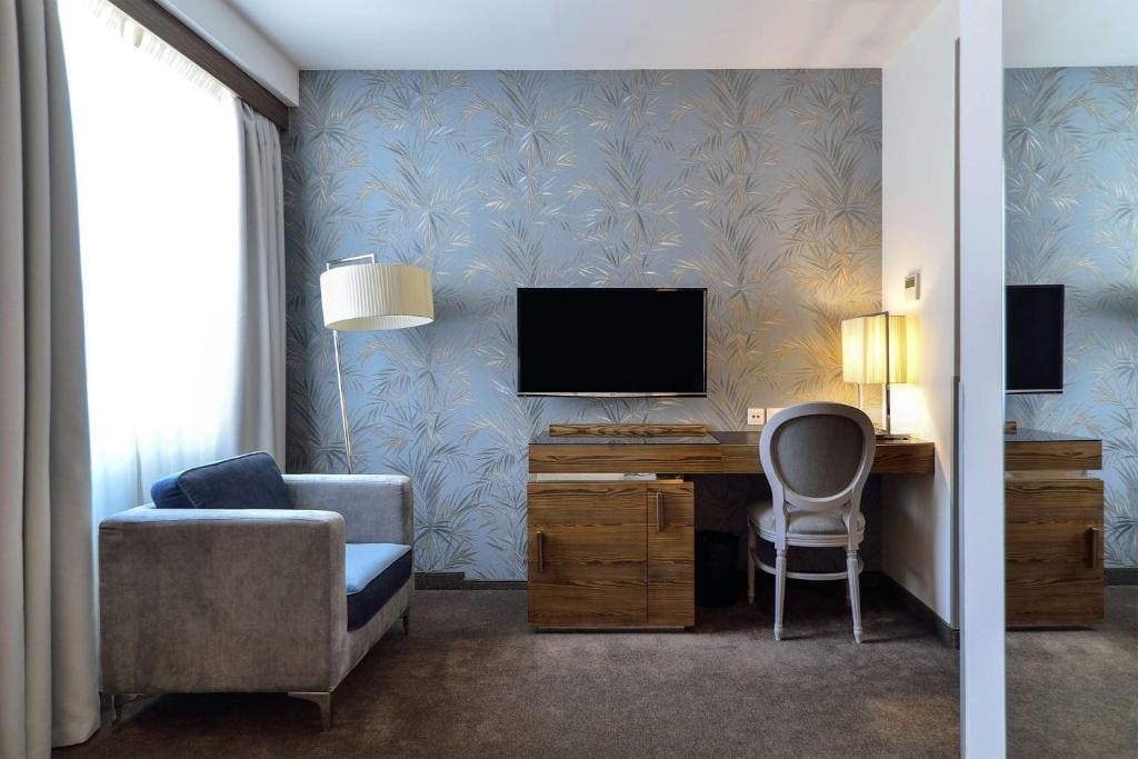 Family Room room - Image 2