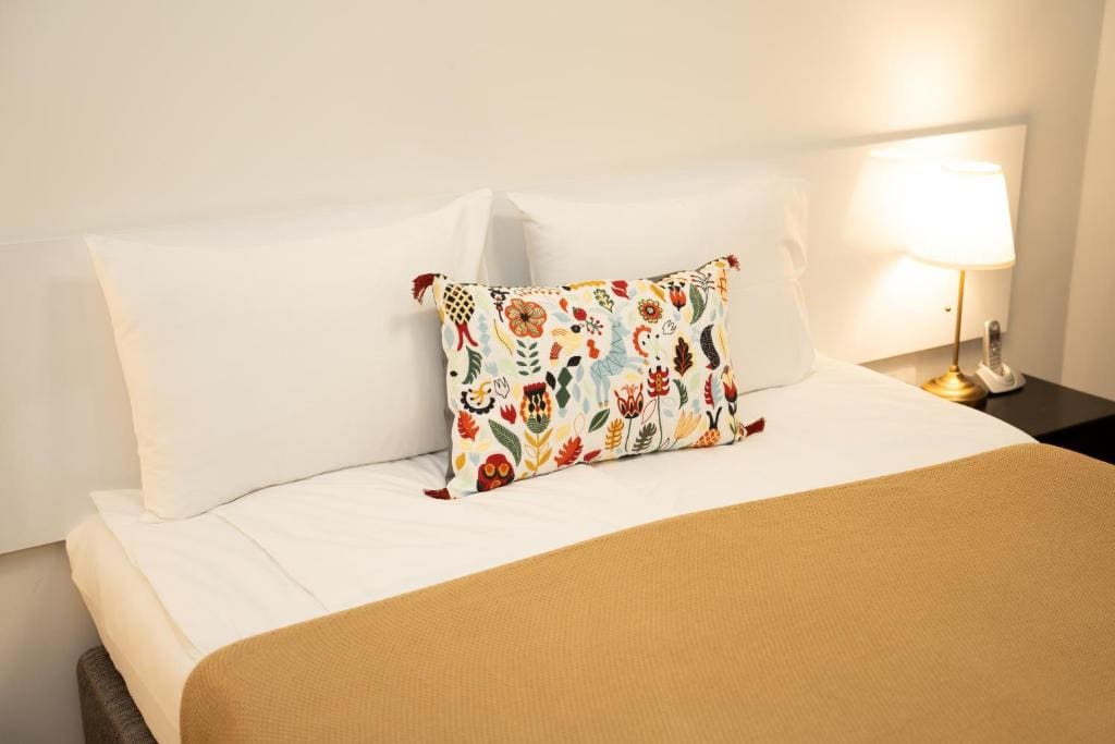 Deluxe Double Room with Balcony room - Image 2