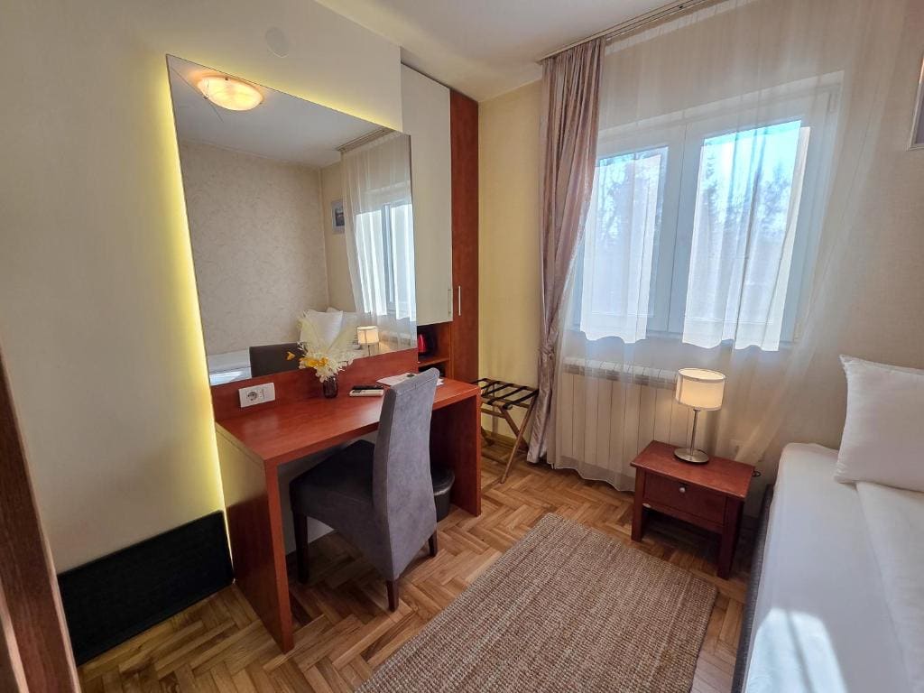 Single Room with Garden View room - Image 1