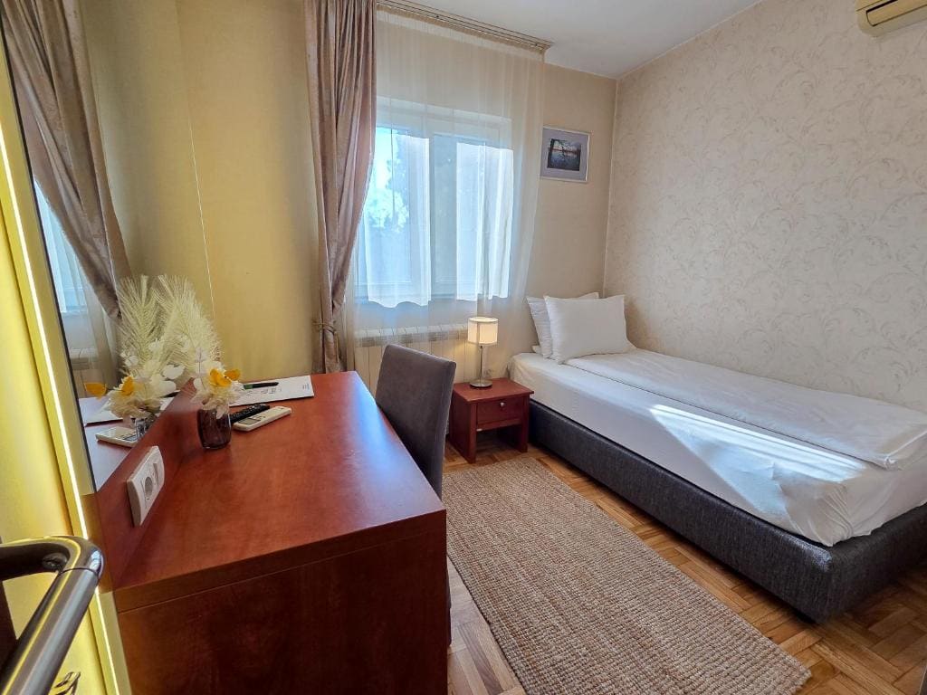 Single Room with Garden View room - Image 2