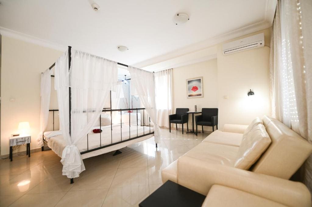 Junior Suite with Spa Bath room - Image 2