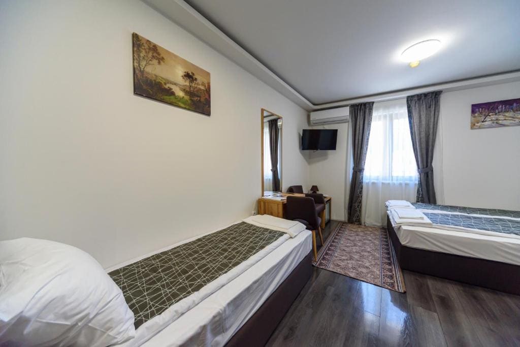 Triple Room with Private Bathroom room - Image 1