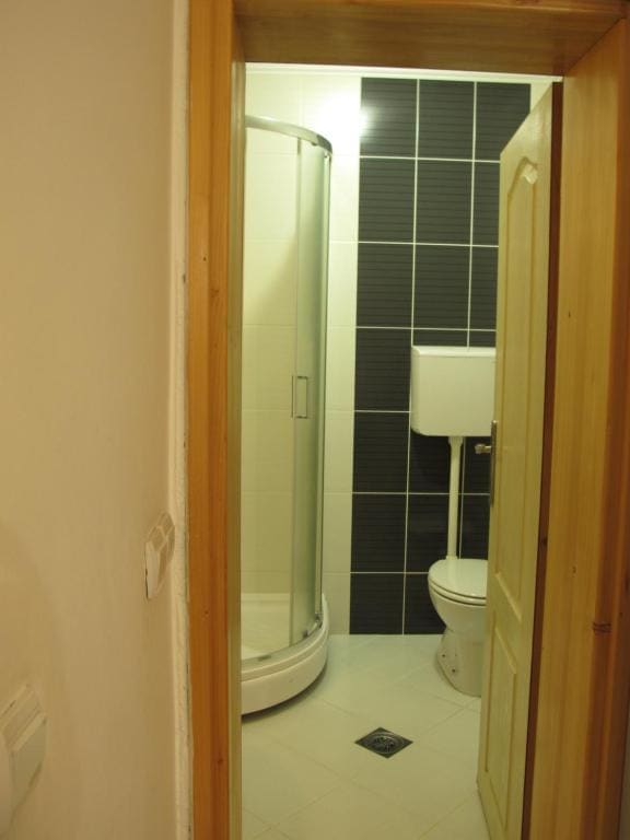 Studio Apartment room - Image 3