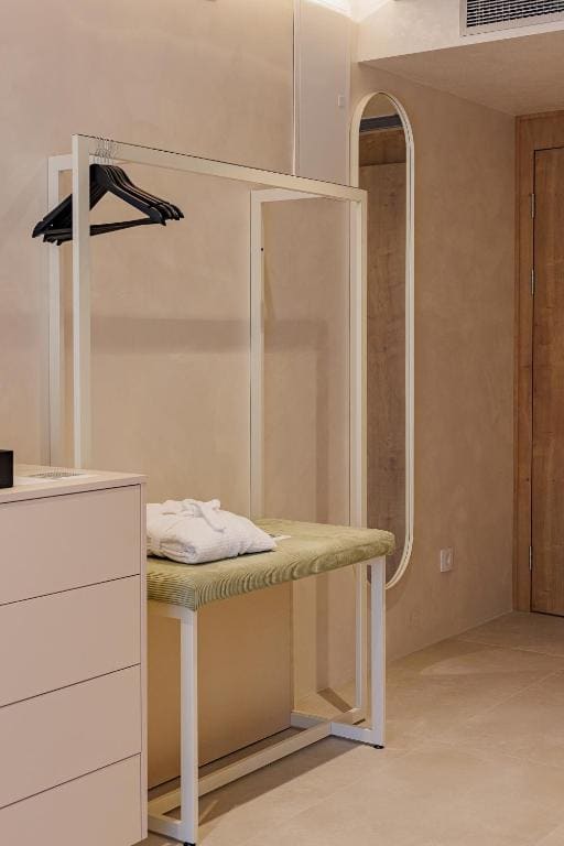Deluxe Double Room with Balcony room - Image 2