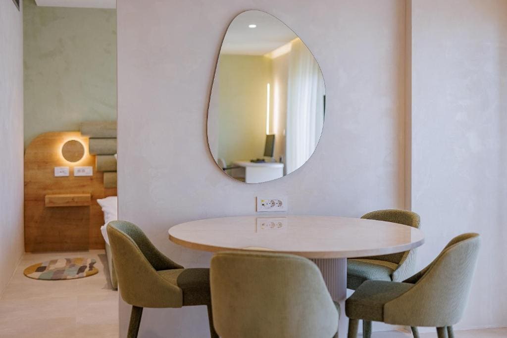 One-Bedroom Apartment room - Image 1