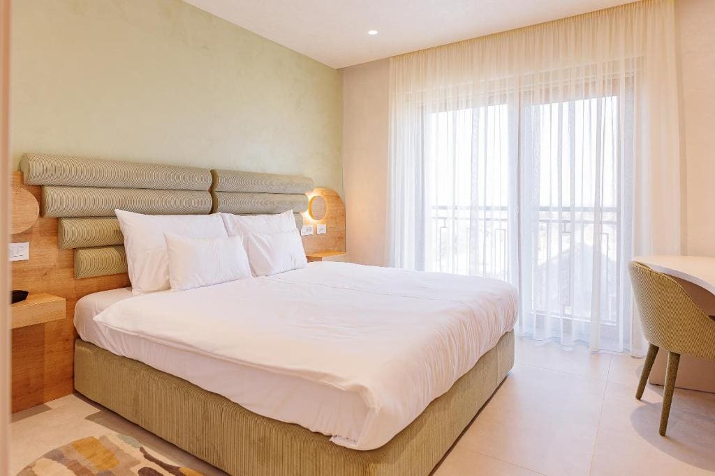 One-Bedroom Deluxe Apartment with Complimentary Spa Access room - Image 2