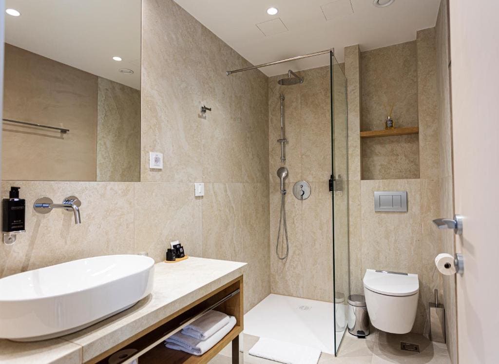Suite Apartment with Complimentary Spa Access room - Image 3