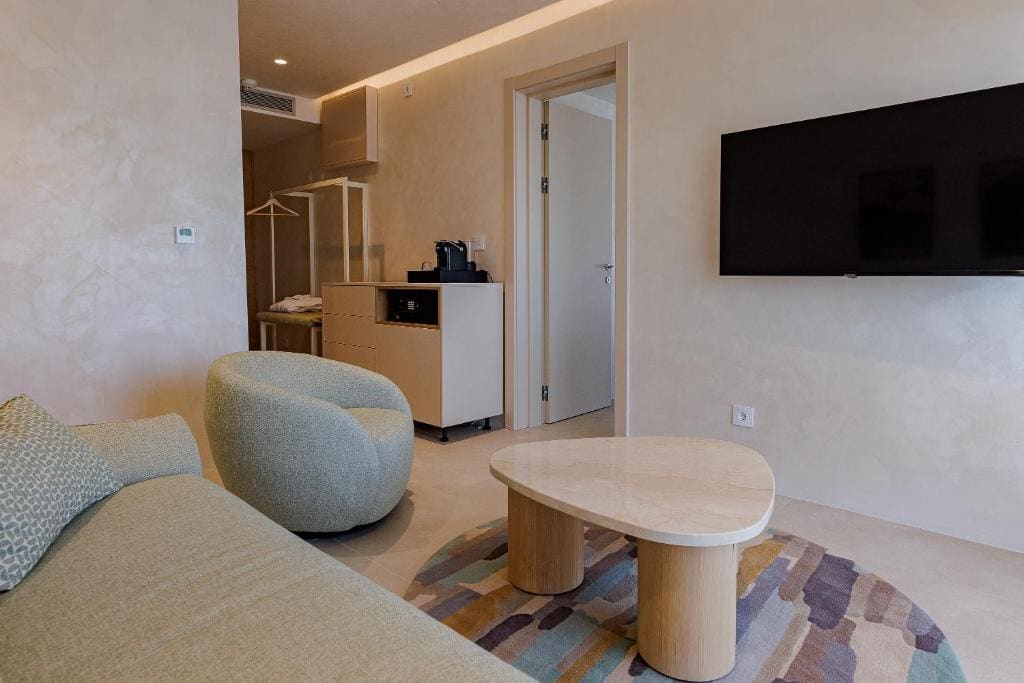 Superior Family Room with Complimentary Spa Access room - Image 2