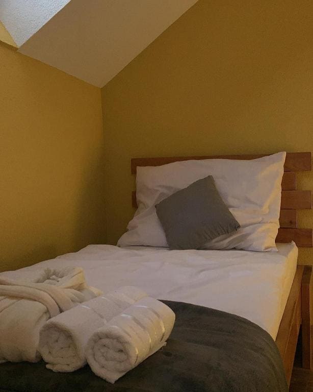 Superior Triple Room room - Image 2