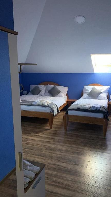 Superior Triple Room room - Image 1
