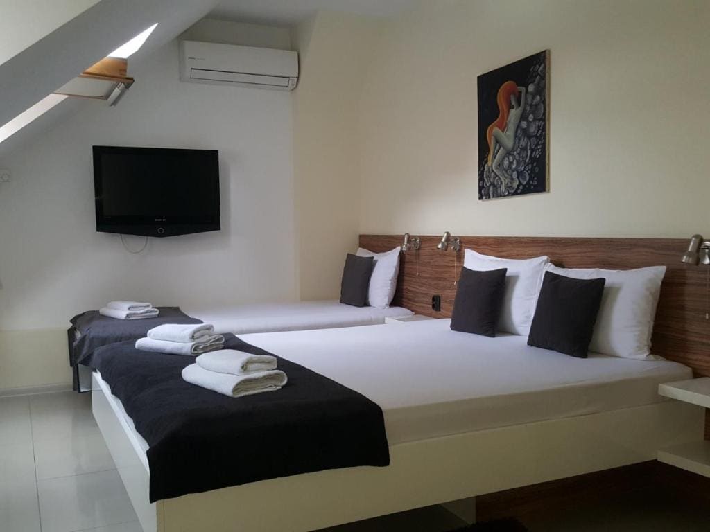 Standard Triple Room room - Image 2