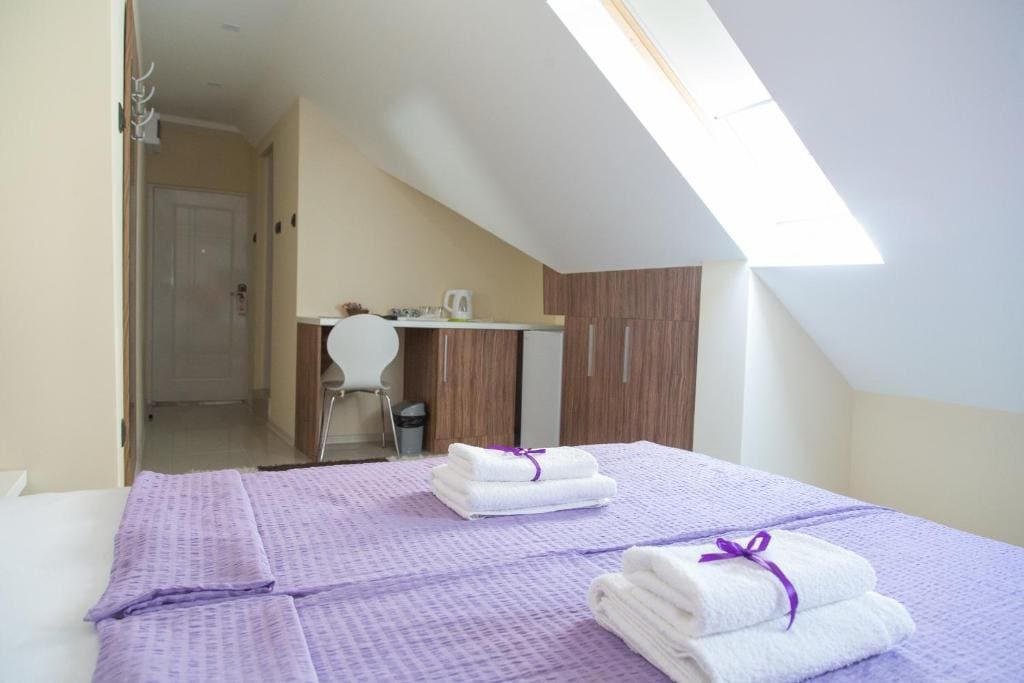 Standard Triple Room room - Image 1