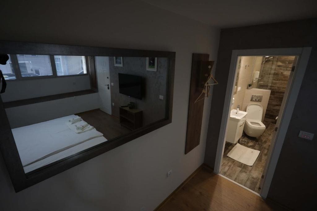 Double Room with Private Bathroom room - Image 2