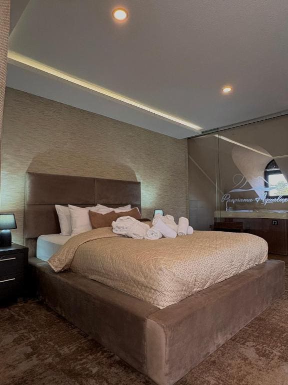 Superior Double Room with Hot Tub and River View room - Image 2