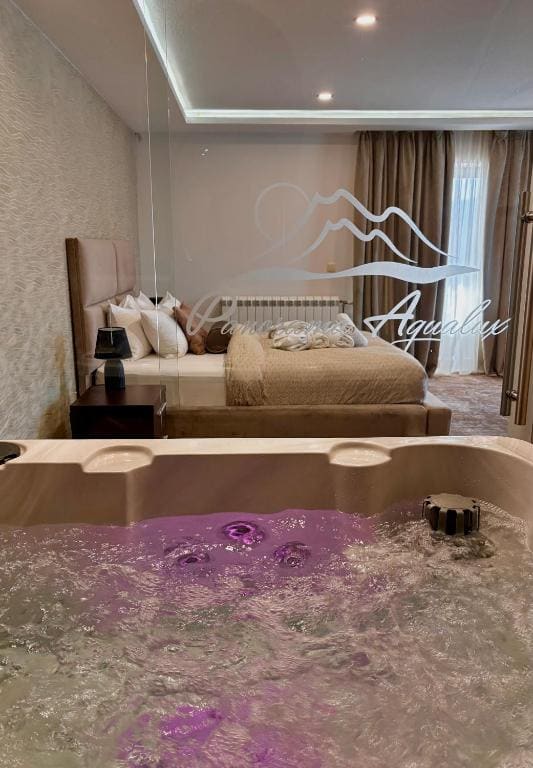 Superior Double Room with Hot Tub and River View room - Image 1