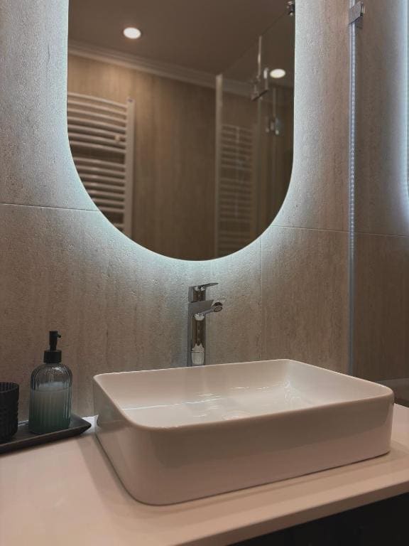 Superior Double Room with Hot Tub and River View room - Image 3