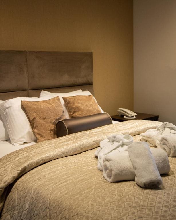 Double Room with Garden View room - Image 2