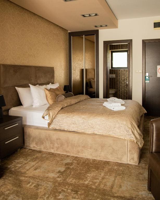 Double Room with River View room - Image 2