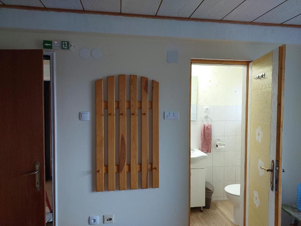 Twin Room with Bathroom room - Image 2