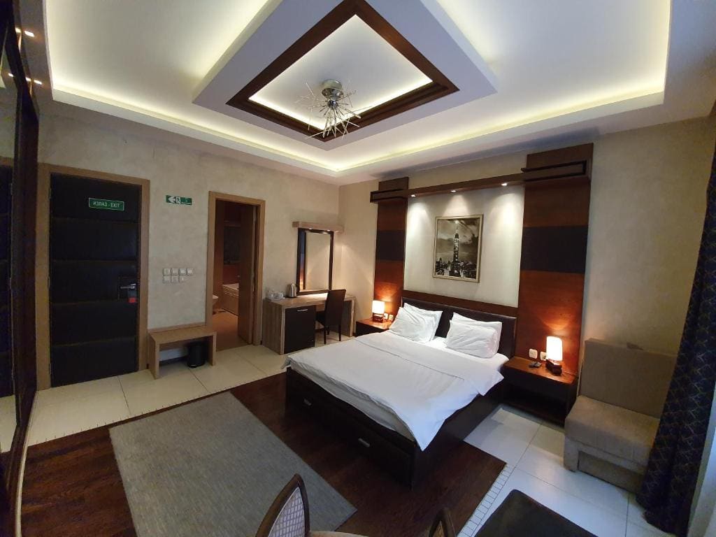 Deluxe Double Room with Bath room - Image 1