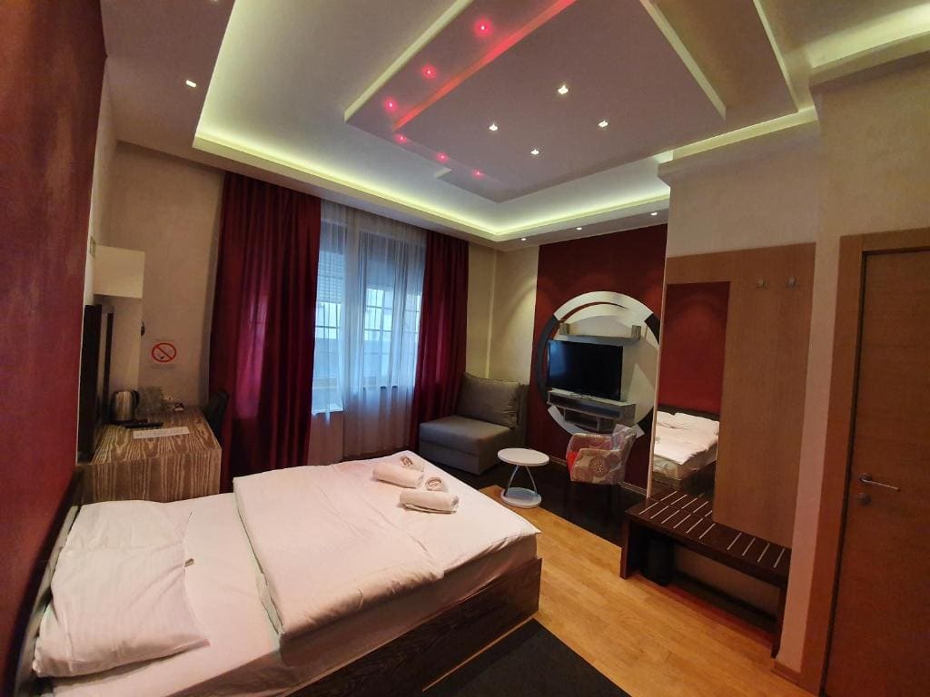 Family Room room - Image 3