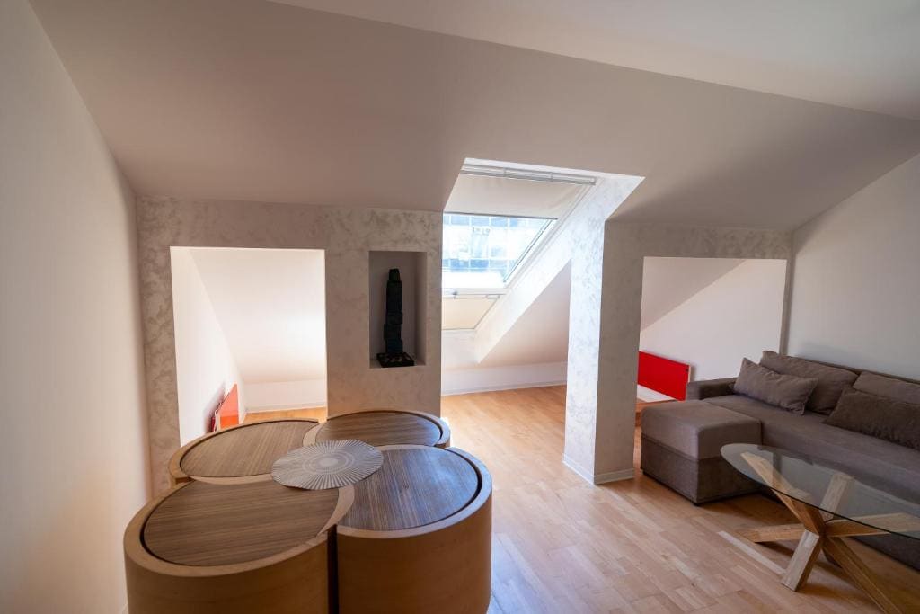 One-bedroom Loft Apartment room - Image 3