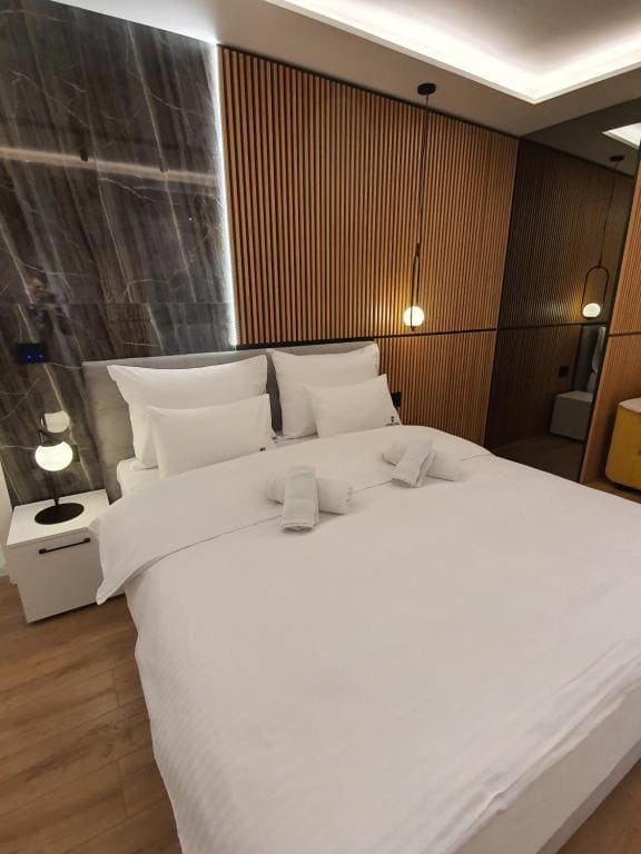 Superior One Bedroom Apartment with Jacuzzi room - Image 1