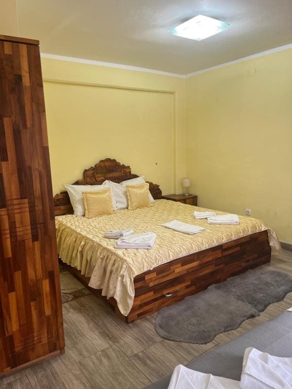 Apartment room - Image 2
