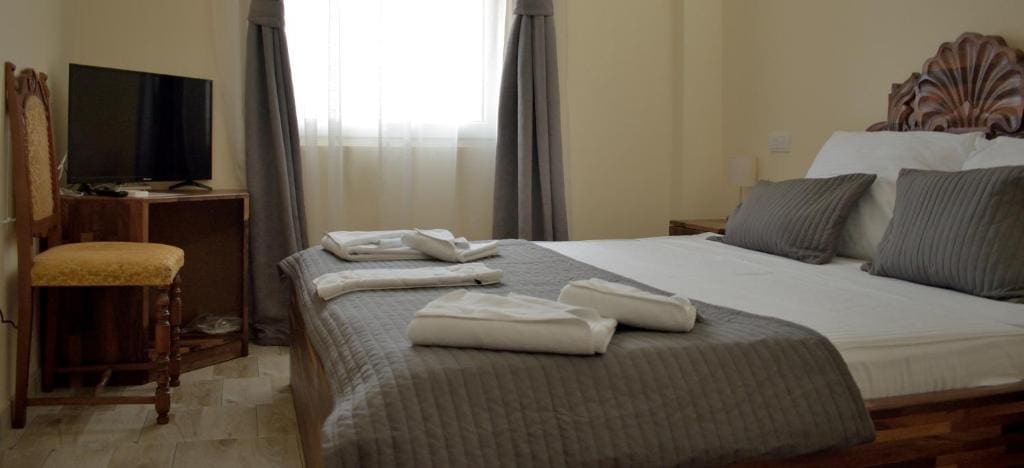 Deluxe Double Room room - Image 3