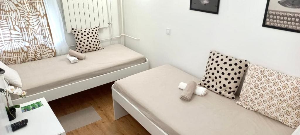Small Twin Room room - Image 2