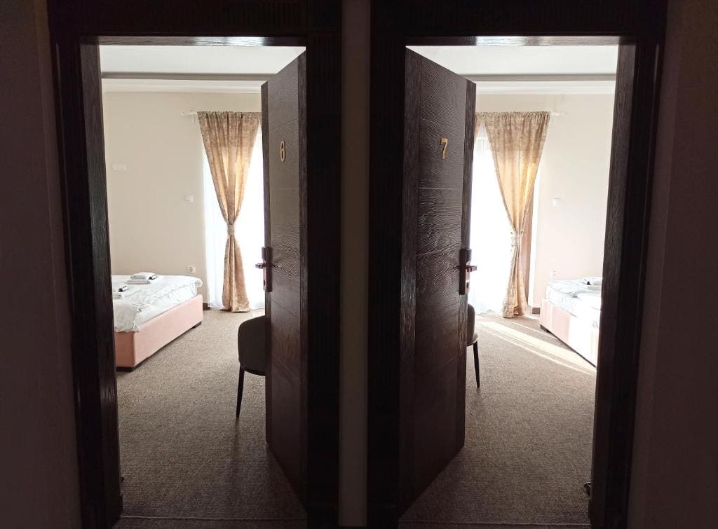 Twin Room with Bathroom room - Image 3