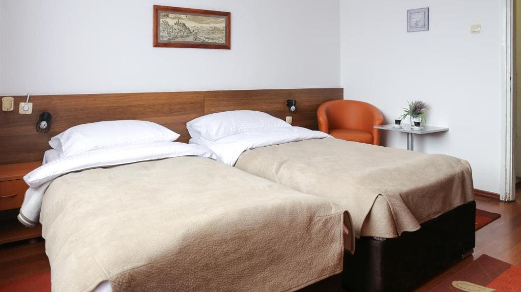 Economy Twin Room with Free Parking room - Image 1