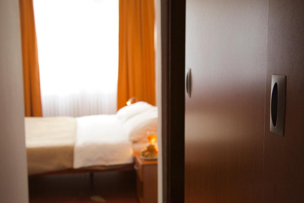 Junior Suite with Free Parking room - Image 2
