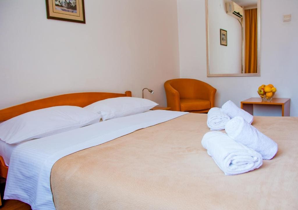 Double Room with Free Parking room - Image 1