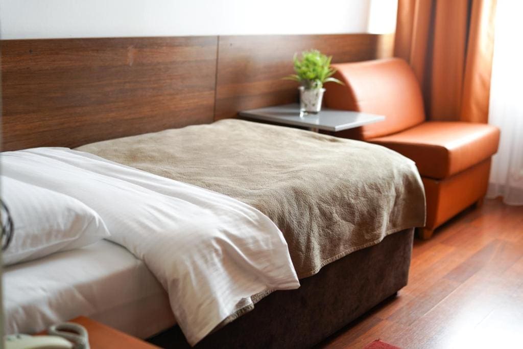 Economy Twin Room with Free Parking room - Image 2