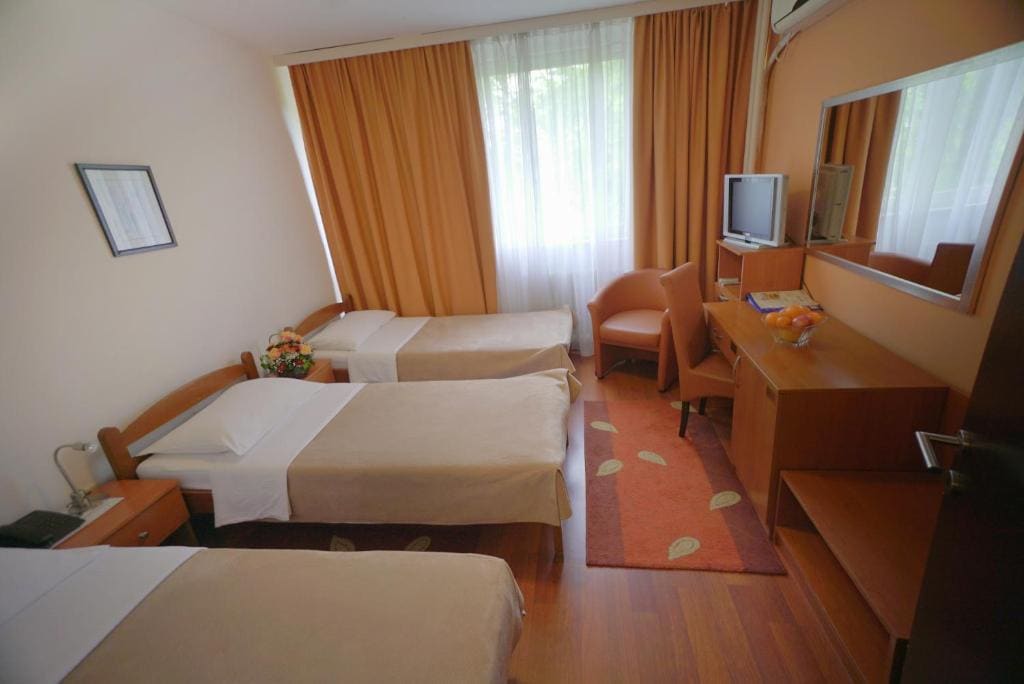 Standard Triple Room with Free Parking room - Image 3