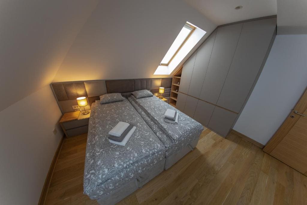 One-Bedroom Apartment room - Image 1