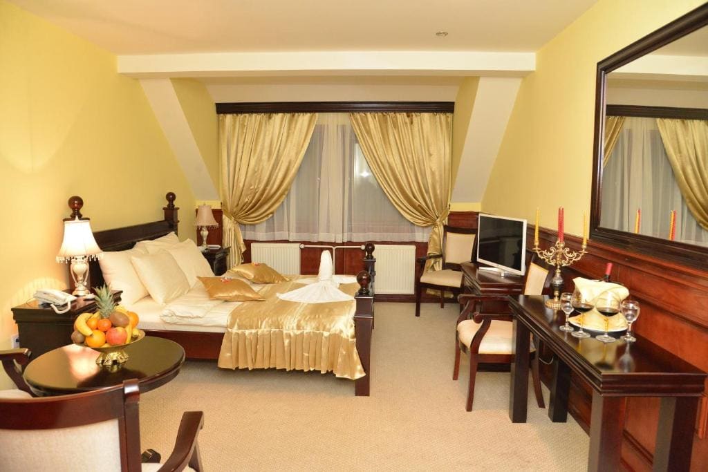 Deluxe Family Room room - Image 2