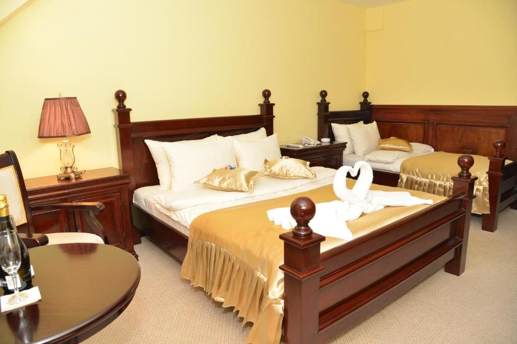 Family Room room - Image 1