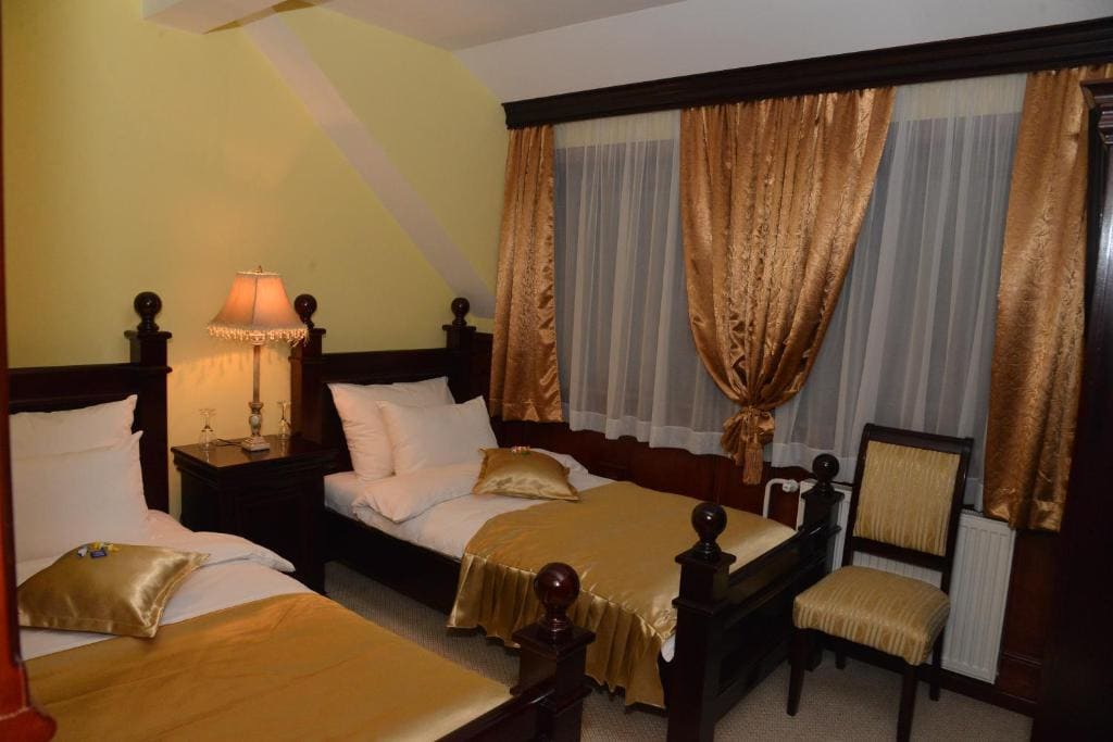 Standard Twin Room with Mountain View room - Image 1