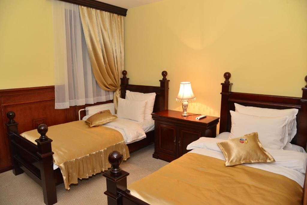 Standard Twin Room with Mountain View room - Image 2