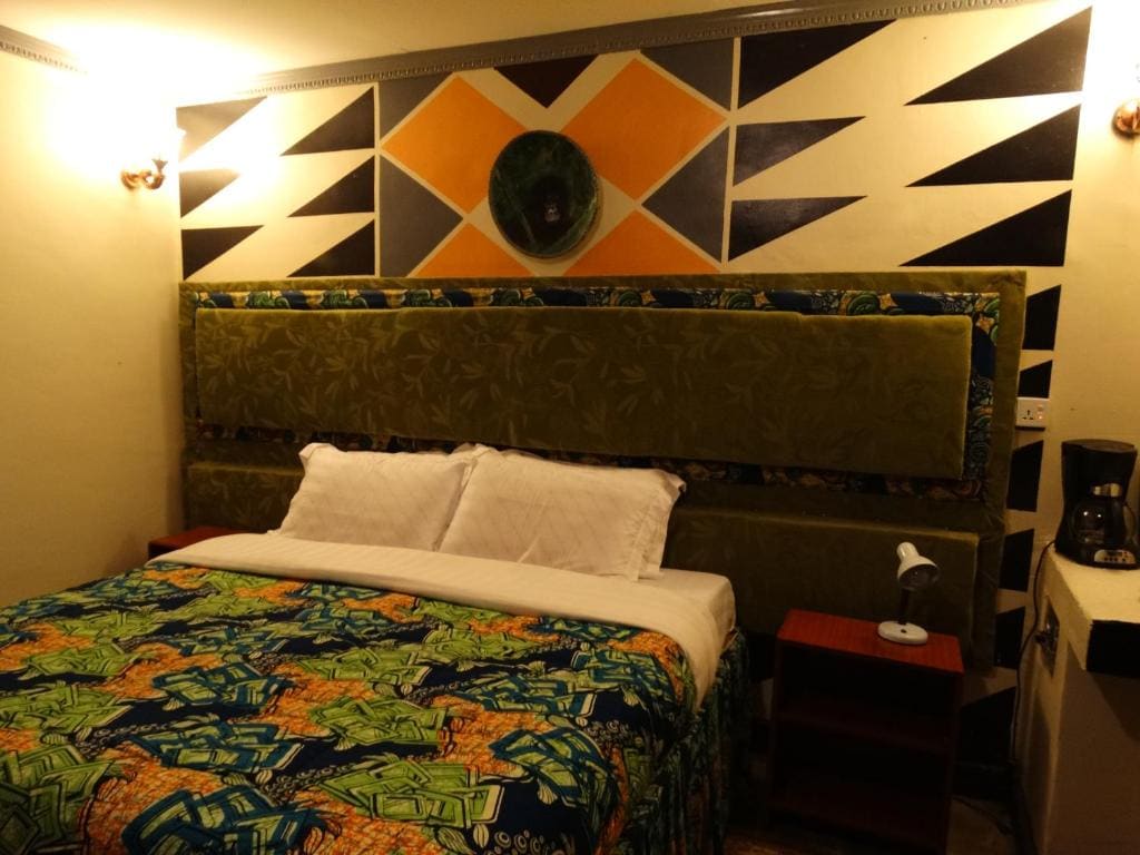 Single Room with Bathroom room - Image 1