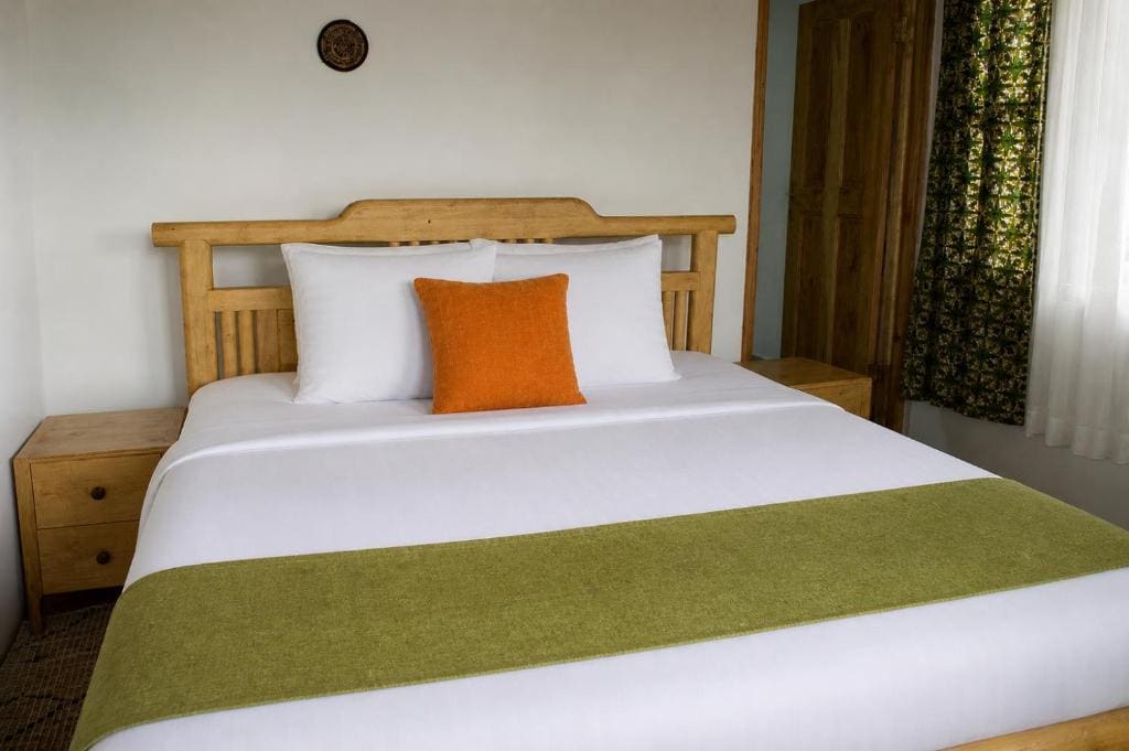 Double Room with Lake View room - Image 2