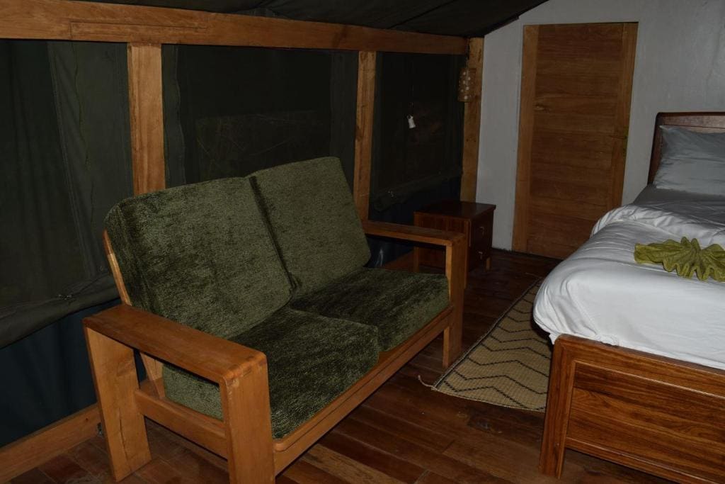 Queen Room with Garden View room - Image 3