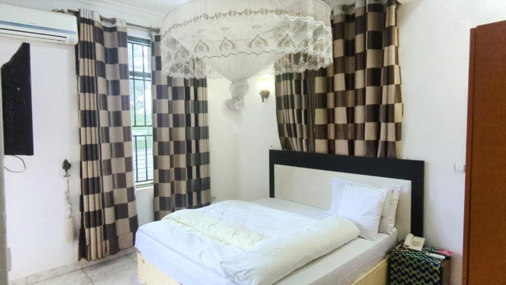 Deluxe Double Room with Balcony room - Image 2