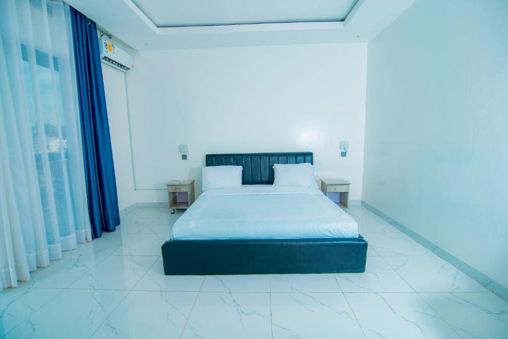 Three-Bedroom Apartment room - Image 2