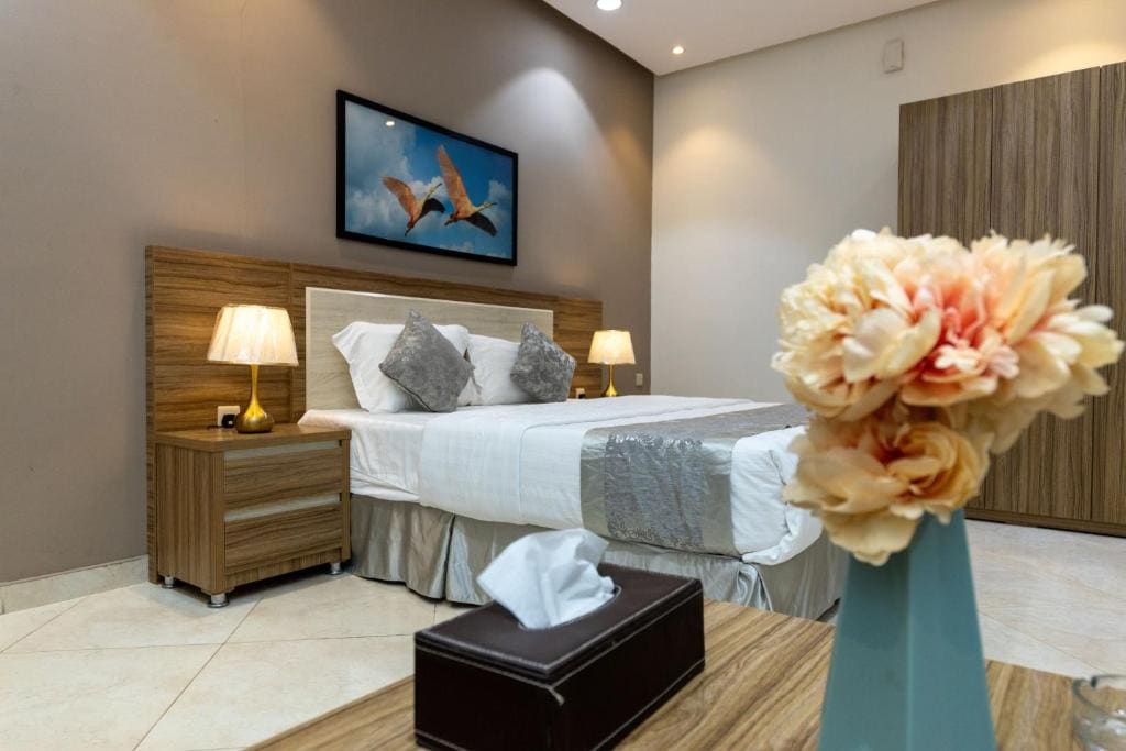 Deluxe Double Room (2 Adults + 1 Child) room - Image 3