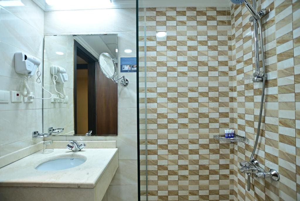 Premium Room with Five Single Beds room - Image 3