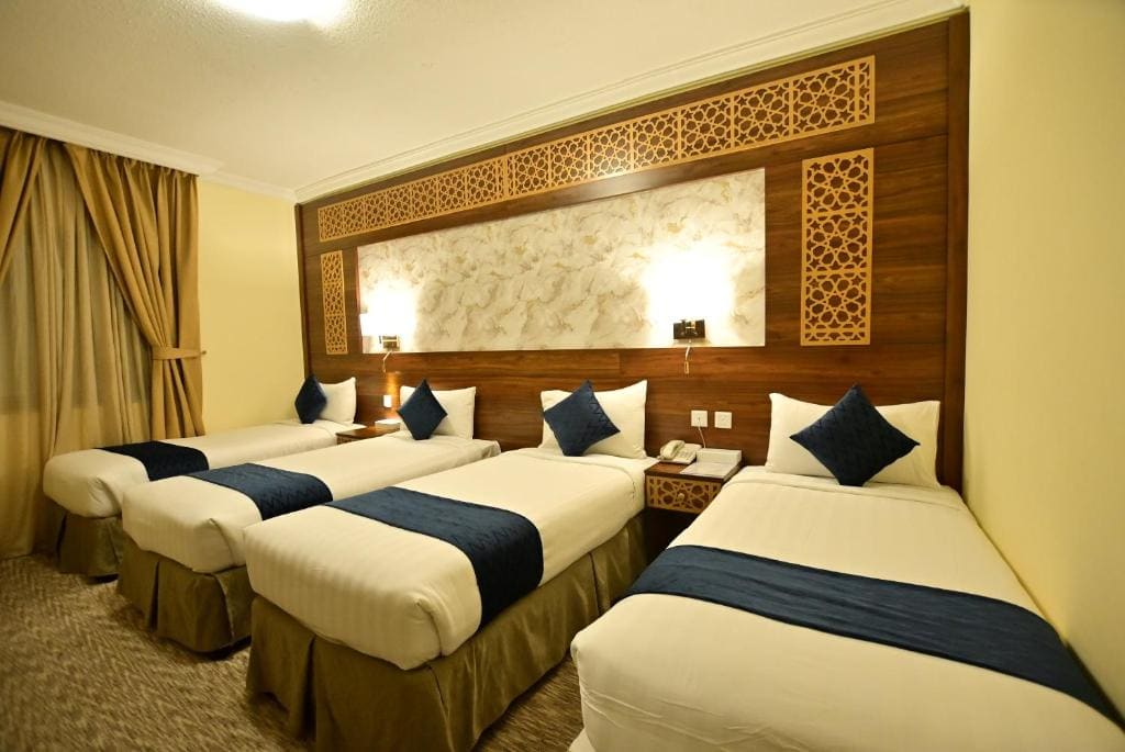 Premium Room with Four Single Beds - Accessible room - Image 3
